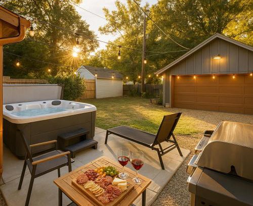 Indianapolis House | Indy Holidays Hot Tub, Nightlife, Cozy Fall Stay