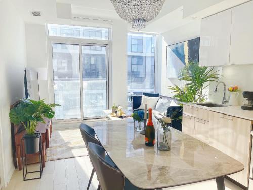 Garden District Apartment | INFIVILLA Duplex Penthouse Suites Skyline Lake View Downtown Toronto