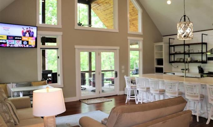 Seneca House | Inlet Dr - Lake Keowee Home In Town and Close to Clemson