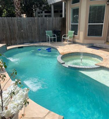 Uptown House | INSPERIT Home at Galleria with heated pool spa