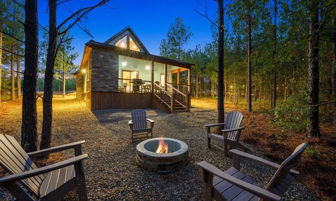 Pickens Cabin | Intimate Woodland Escape Spa-Fire pit - Sleeps 4