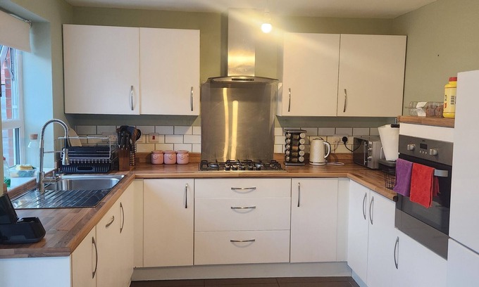 Wolverhampton House | Inviting 1-bed House in Wolverhampton