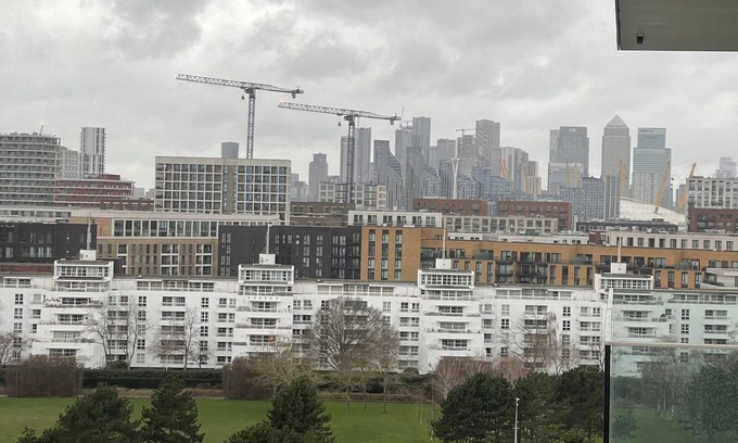 Royal Docks Apartment | Inviting 2-bed Apartment in London