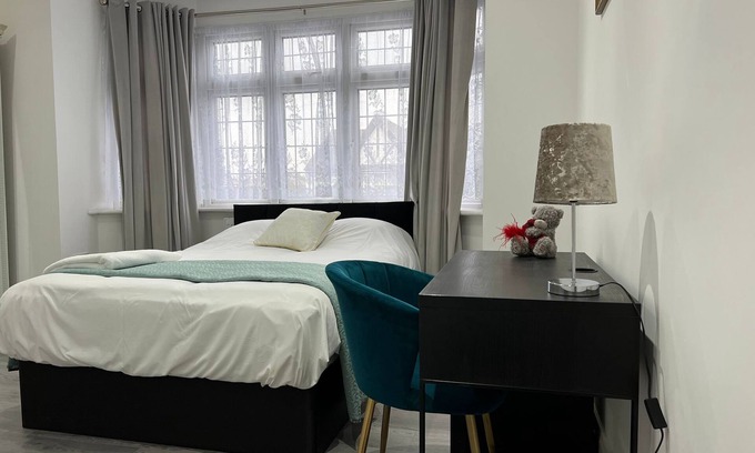 Clayhall Apartment | Inviting 2-bed Apartment in Ilford
