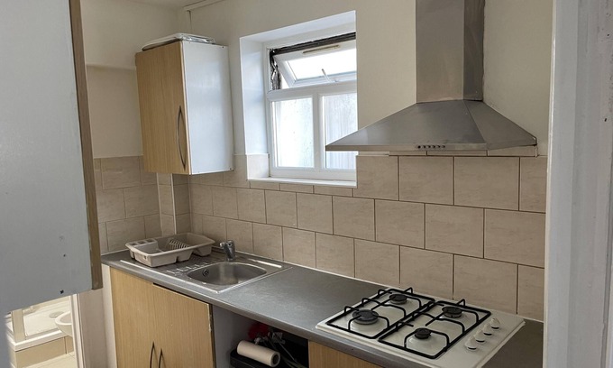 Heathrow Villages House | Inviting 2-bed Apartment Near Heathrow