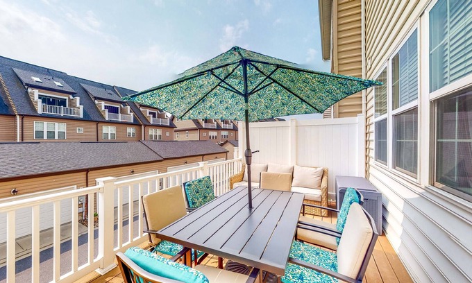 Frederick House | Inviting Home - Kitchen & Patio