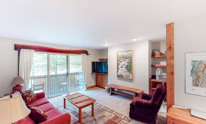 Warren Condo | Inviting & secluded condo with a balcony - short hike to Mad River, near skiing