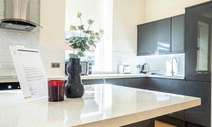 Ipswich Apartment | Ipswich Waterfront Serenity - City View 2BR Apt