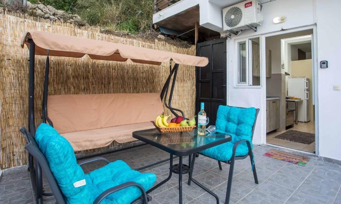 Petaloudes Apartment | Irinis studio