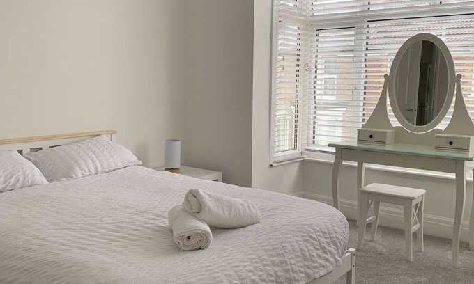 Southsea House | Iris home in Southsea, Portsmouth. 15 minute walk to the seafront!