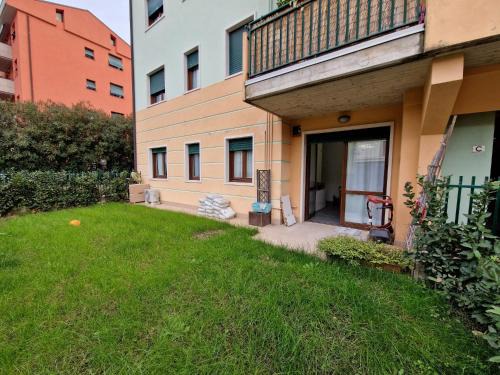 Est Apartment | Iris