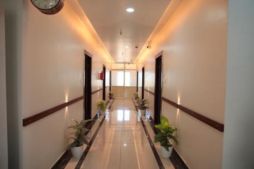 Vinukonda Hotel | Irish Grand (A unit of Malleshwari Grand Residency & Convention Hall)