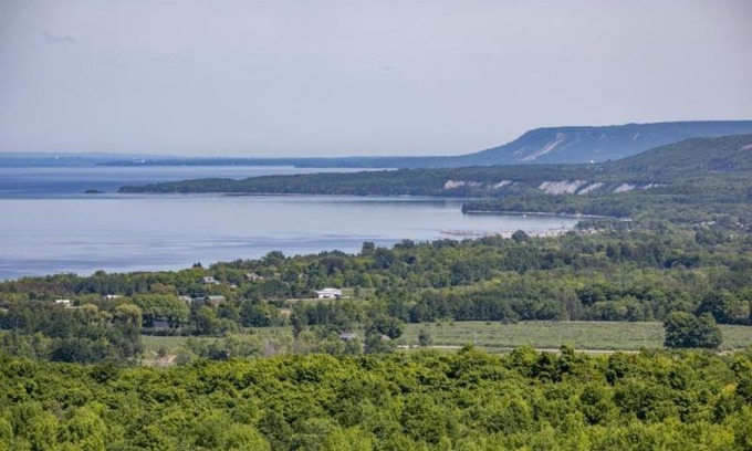 Meaford House | Irish Mountain Suites