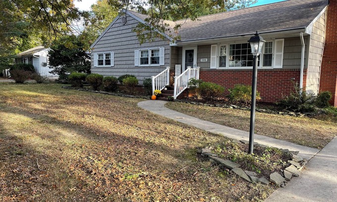 Algonquin House | Ironman & Eagleman - 4-bedroom house in charming Cambridge.