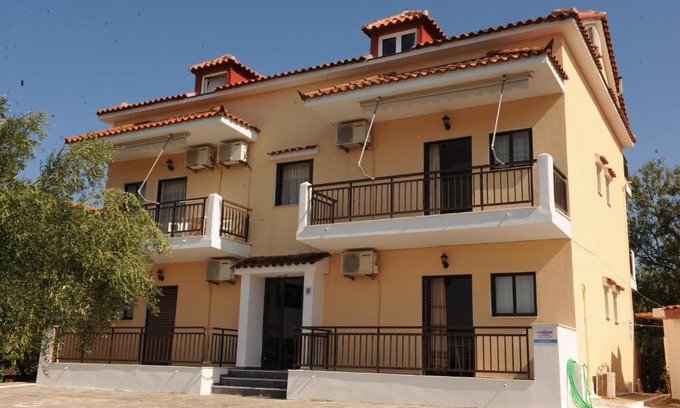 Amoudi Apartment | Isavella Studios