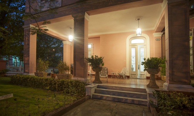 Plaza de la Revolucion Apartment | Iscas's Home