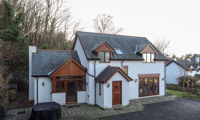 Pentraeth House | Isfryn