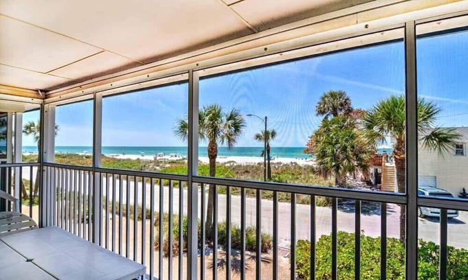 Ilexhurst Condo | Island Beach Club 21 - Anna Maria Island - Condo 2 Bedroom/2 Bath gulf front , maximum occupancy of 4 people.