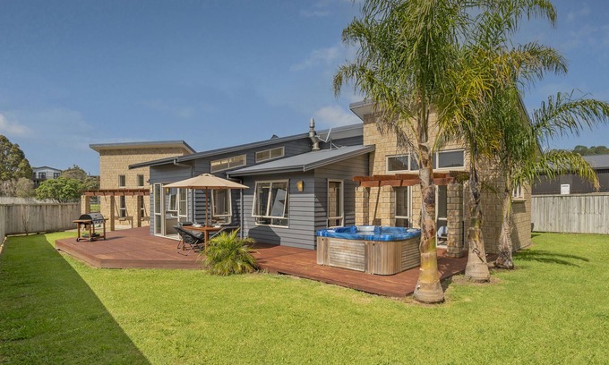 Whangapoua House | ISLAND TIME - WHANGAPOUA HOLIDAY HOME, family friendly in Whangapoua