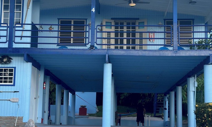 La Mela House | Island Vibes – Beach Home w/Pool, A/C & Handicap Lift Near Playa Villa La Mela