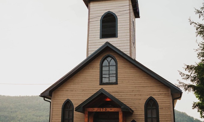 Listuguj Mi'gmaq First Nation Ski Chalet | Island View Cottage: Waterfront-BBQ-Hottub-AC-Wifi, Island View Cottage