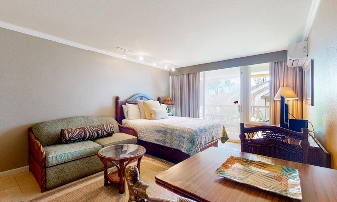 Wailua Hotel | Islander on the Beach 359