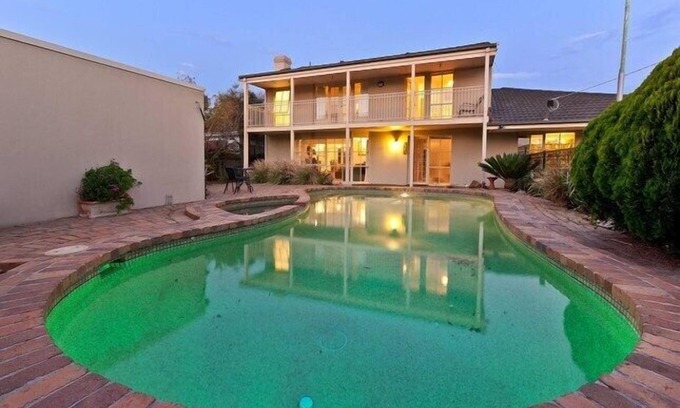 Frankston House | Isle of Serenity - Mainhouse