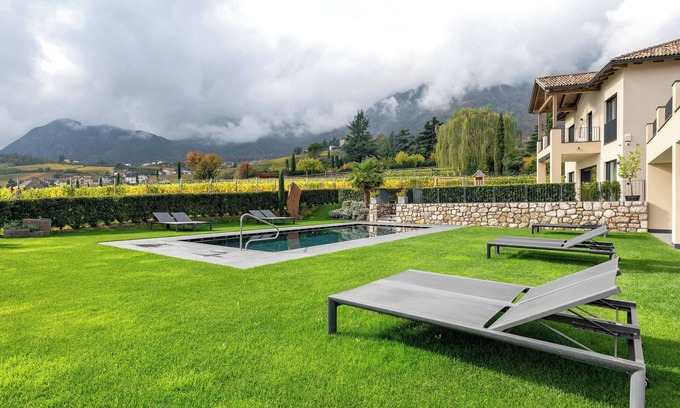 Berg/Monte Apartment | Apartment 'Weingut Gasshof Antonia' with Mountain View, Shared Pool and Wi-Fi