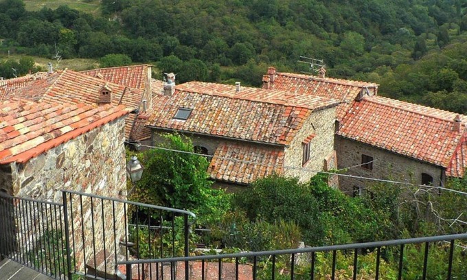 Castelnuovo di Val di Cecina Apartment | Relax in a medieval village