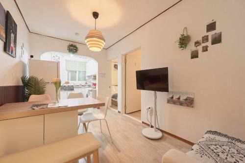 Itaewon Apartment | Itaewon Namsan View Stay, Midnight in Itaewon New