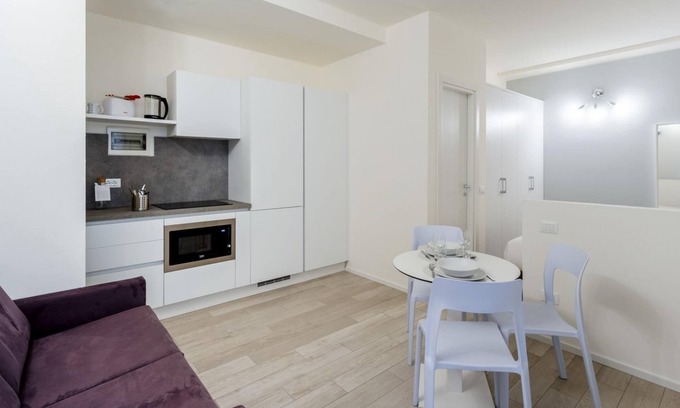 Magenta Apartment | Italianway - The B Village Business - 10
