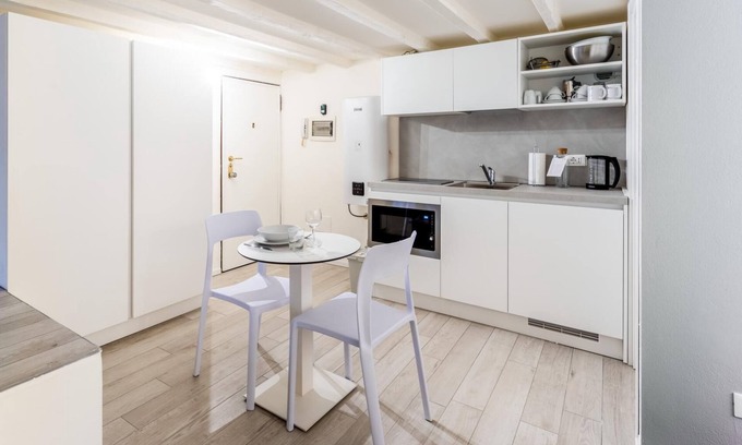 Magenta Apartment | Italianway - The B Village Standard - M1