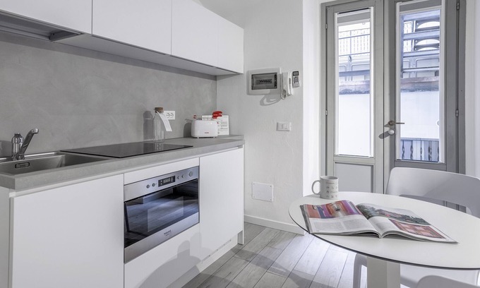 Magenta Apartment | Italianway - The B Village Standard