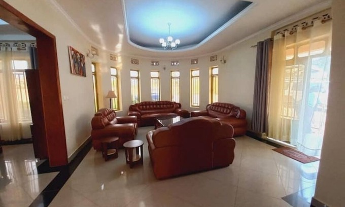 Kinazi House | Itangiriro by Iwacu Stays – 4BR Nyamata Home