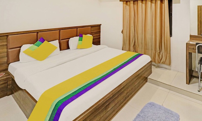 Ahmedabad City Centre Hotel | Itsy By Treebo - Radhe Residency