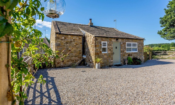 Grewelthorpe Cottage | IVY COTTAGE, romantic, luxury holiday cottage in Grewelthorpe