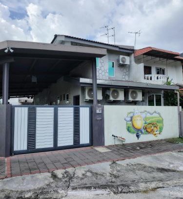 Taman Cempaka House | IX HOTEL CEMPAKA 33 - 4 Pax