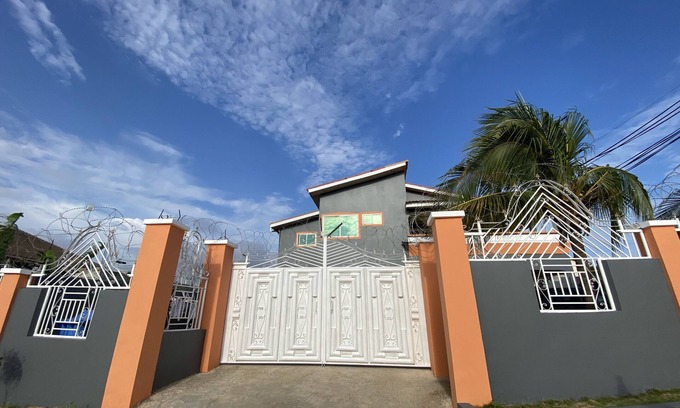 Nungua House | Jacuzzi Penthouse Suite