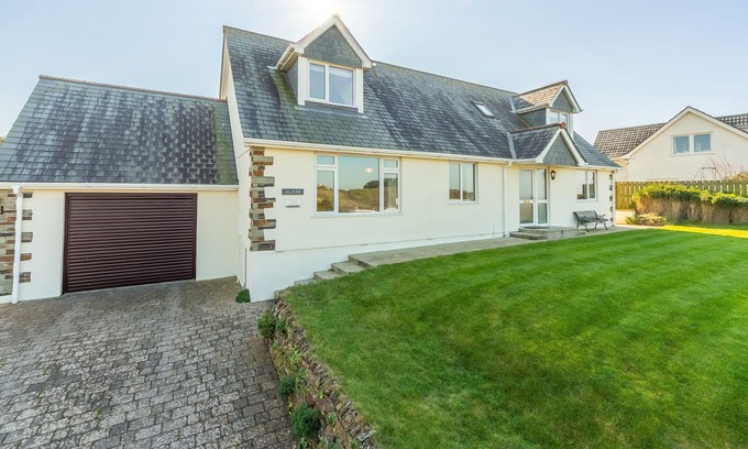 Polzeath House | Jalousie is located in a quiet cul de sac with wonderful sea views.
