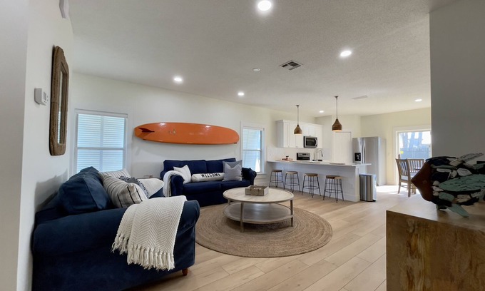 Boardwalk House | Jane's Beach House - Walk to the Beach!