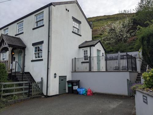 Llangollen House | Jasmine Cottage