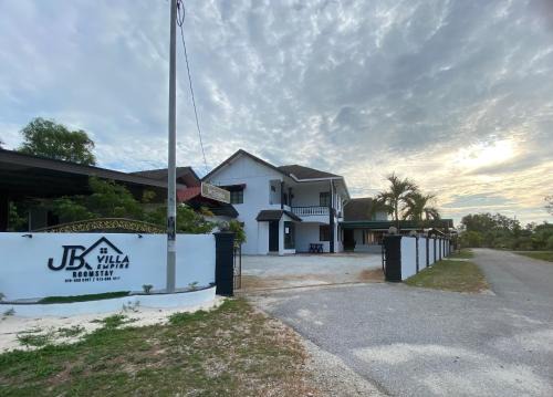 Kampung Telaga Batin House | JBK Villa Empire - Roomstay