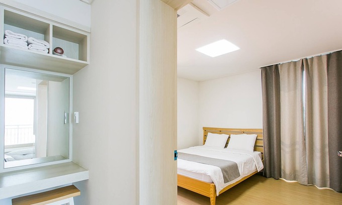 Aewol House | Jeju Kwakjigillgaon Pension