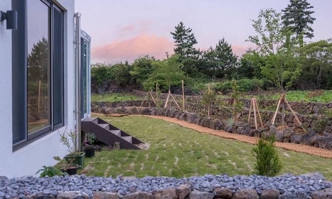Hallim House | Jeju Moridarakbang Pension