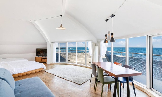 Aewol House | Jeju UFO Pension