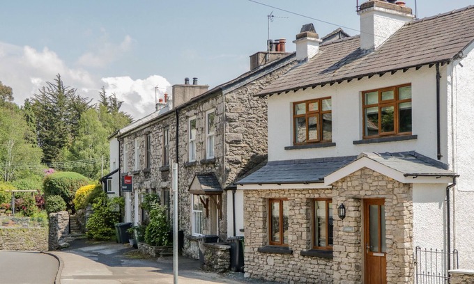 Lindale House | JESDENE, family friendly, with a garden in Grange-Over-Sands