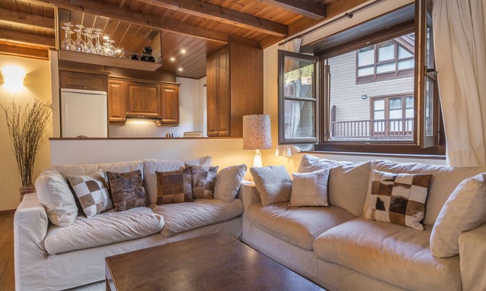 Baqueira Apartment | Jireta by Totiaran
