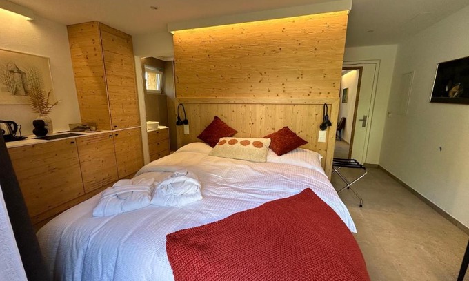 Vex Hotel | John's Lodge
