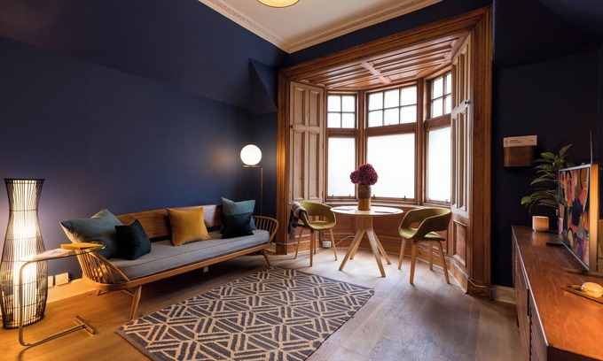 West End House | JOIVY Contemporary Cottage with Parking