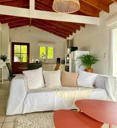 Saint-Palais-sur-Mer House | Jolie petite maison rénovée piscine
